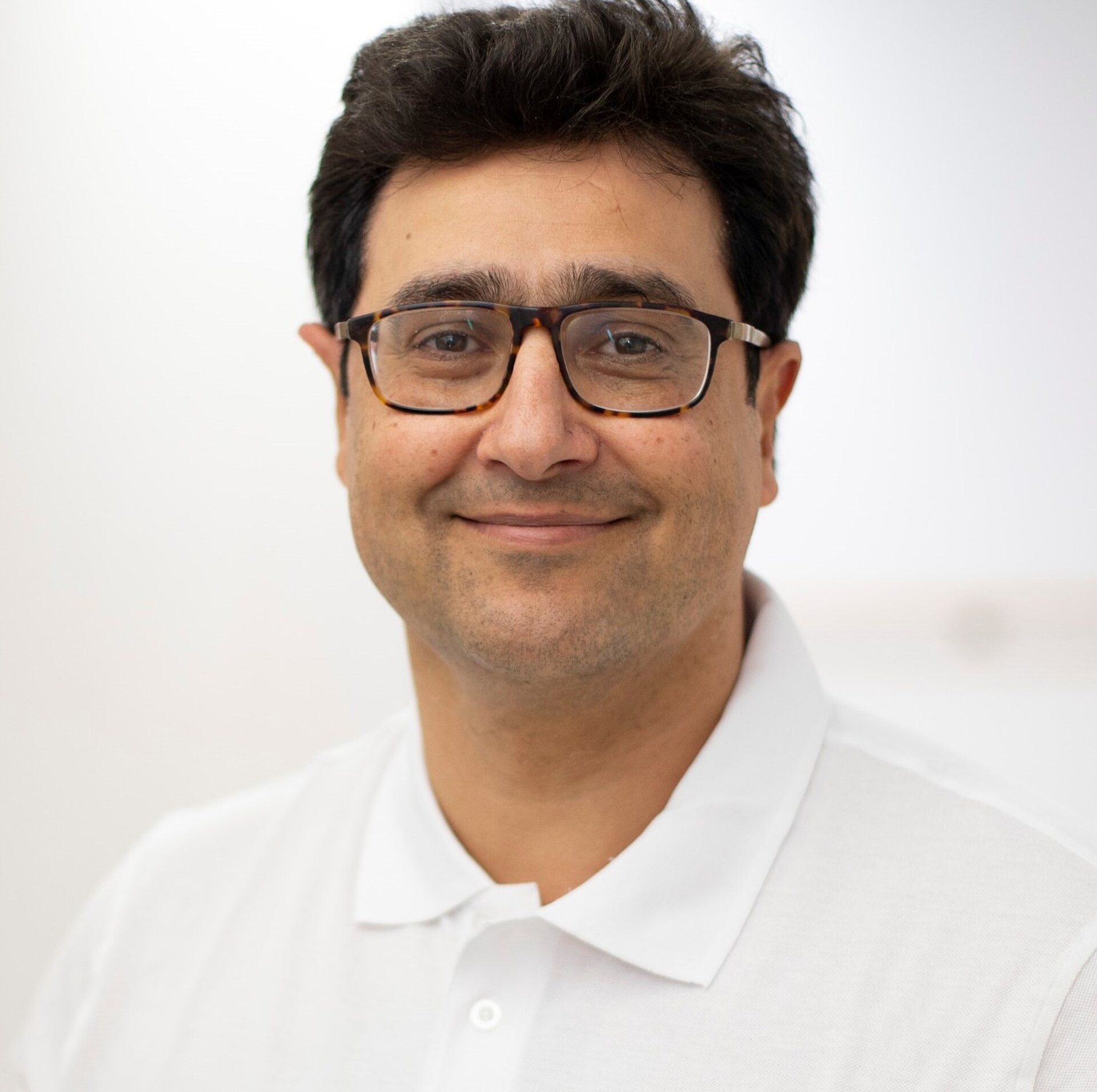 Porträt des Oberarztes der Abteilung Allgemein- & Viszeralchirurgie Dr. med. Terence Alapatt