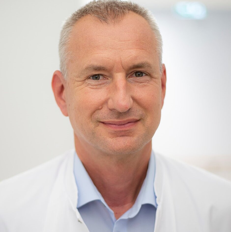 Porträt Chefarzt Dr. med. Henry Schäfer