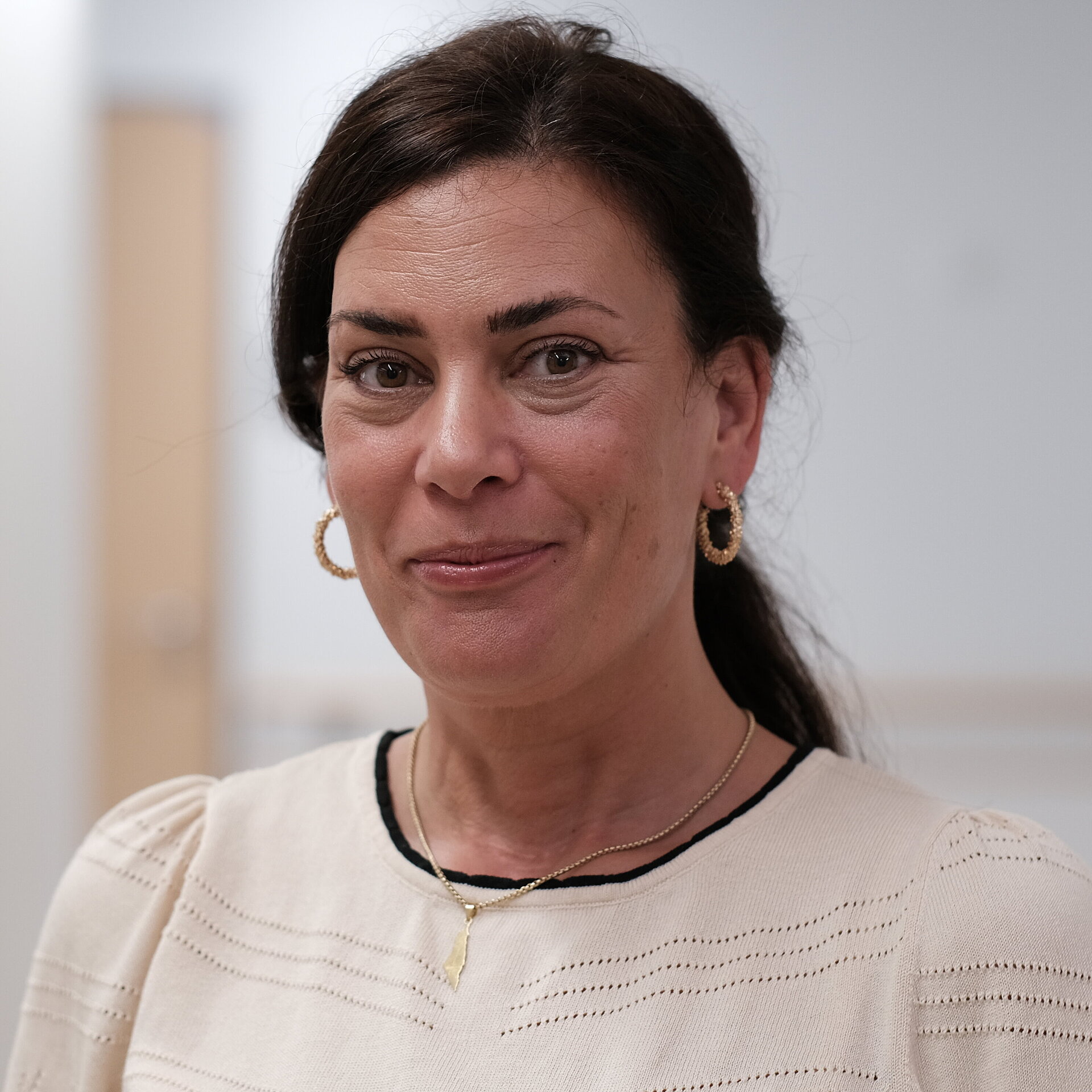 Porträt Chefarztsekretariat Mouna Rügge