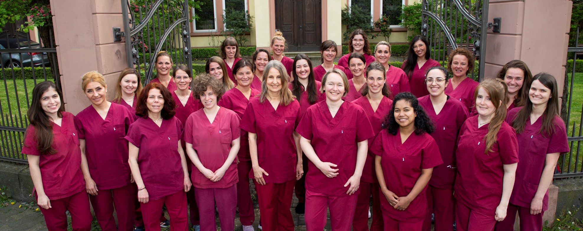 Geburtshilfe – Team von Hebammen des Bürgerhospitals Frankfurt für individuelle Betreuung rund um Schwangerschaft und Geburt.